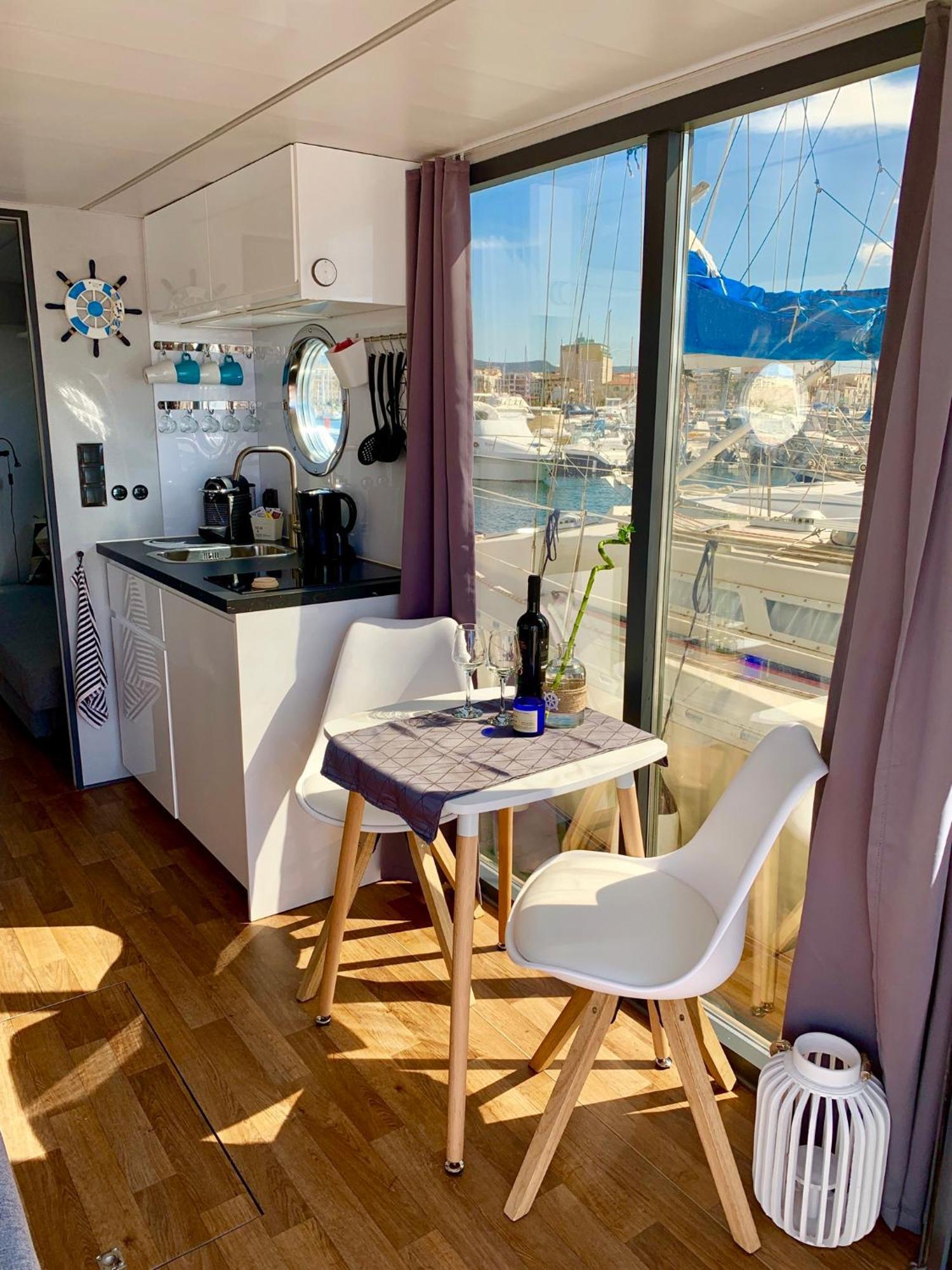 Houseboat Seabreeze Hotel Alghero Exterior photo